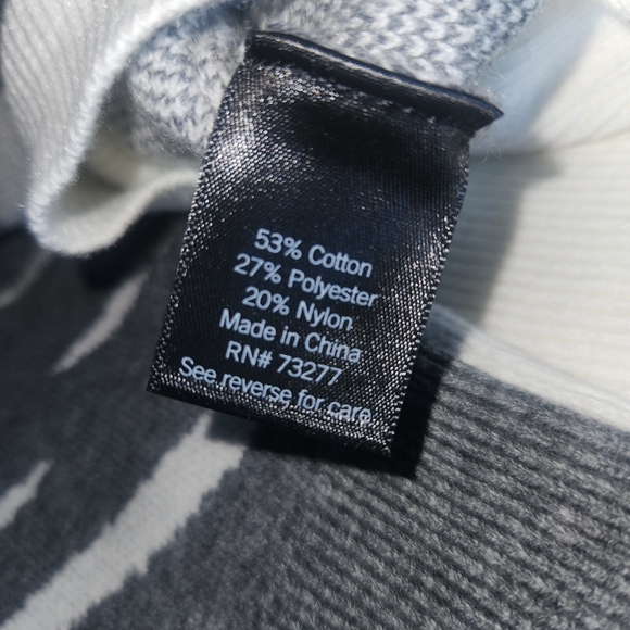 Vera Wang Sweater - Picture 6 of 7